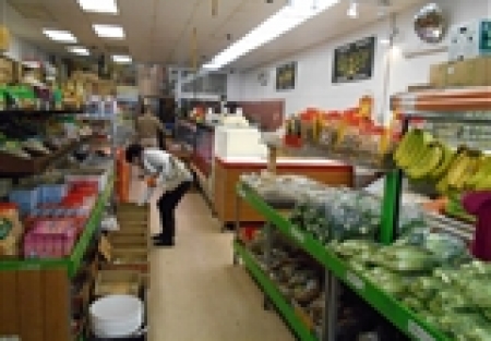 Super high volume supermarket in the heart of Oakland Chinatown