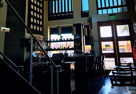 Upscale Bar and restaurant in Oakland Rockridge