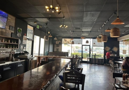 Large Vietnamese restaurant with Patio and bar area for sale in Folsom