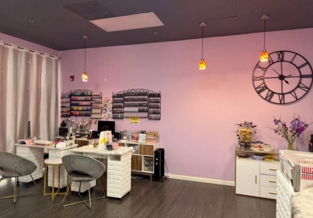 Beauty salon for sale in Newark shopping center inside mall